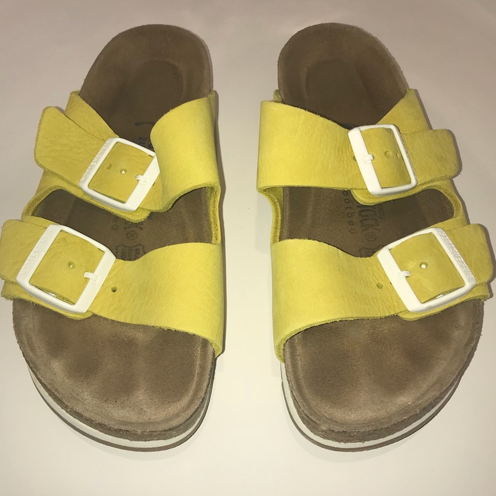 Arizona Birkenstock leather sandal in yellow 🍌